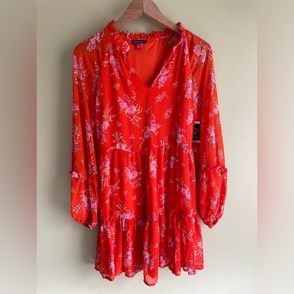 Vince Camuto Dresses & Skirts - NWT Vince Camuto Tiered Floral Dress